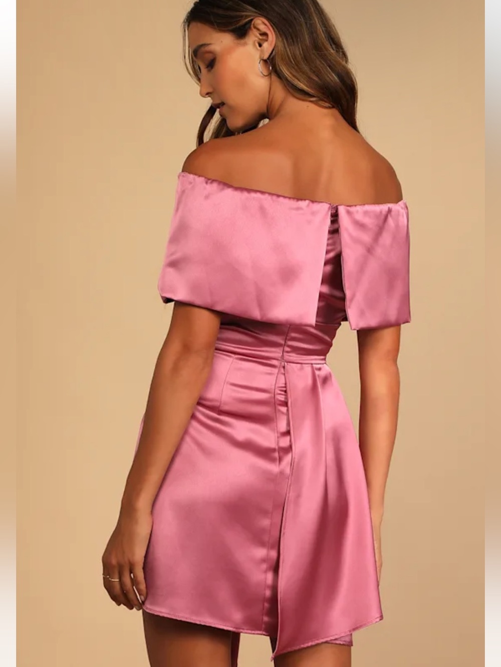 NWT Lulus Women’s Satin Off-the-Shoulder Asymmetrical Pink Mini Dress Size Small - Picture 4 of 16